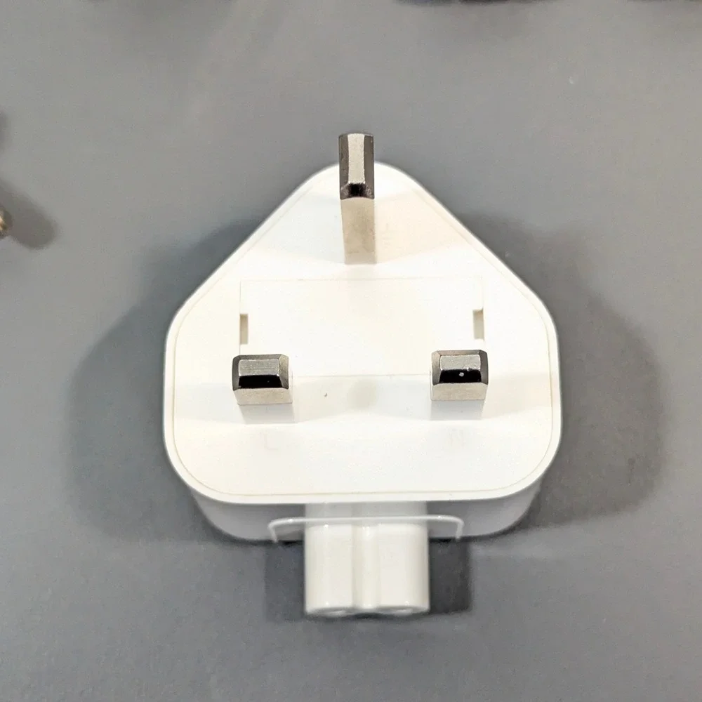 Apple World Travel Adapter Kit 6ft AC Extension Cord UK US Duckhead Plugs